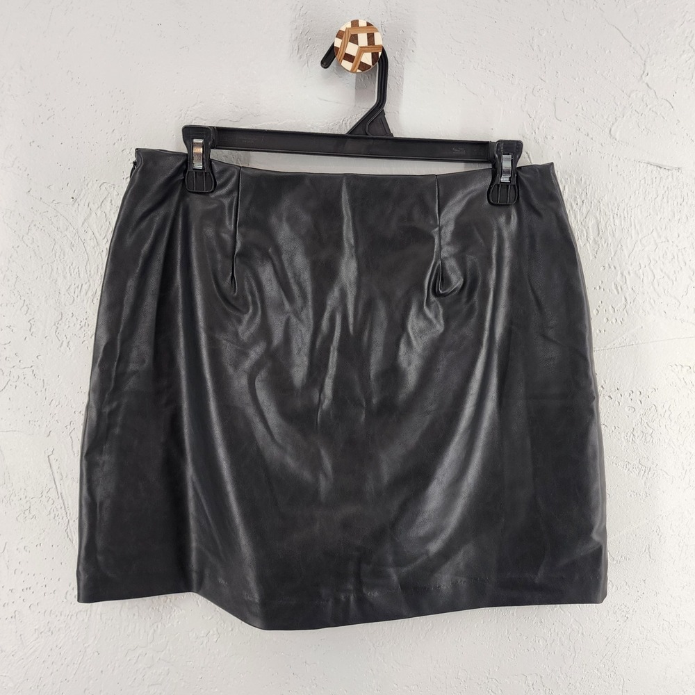 NWT Old Navy Black Faux Leather Wrap Mini Skirt Edgy Chic Womens Size M - Picture 3 of 5